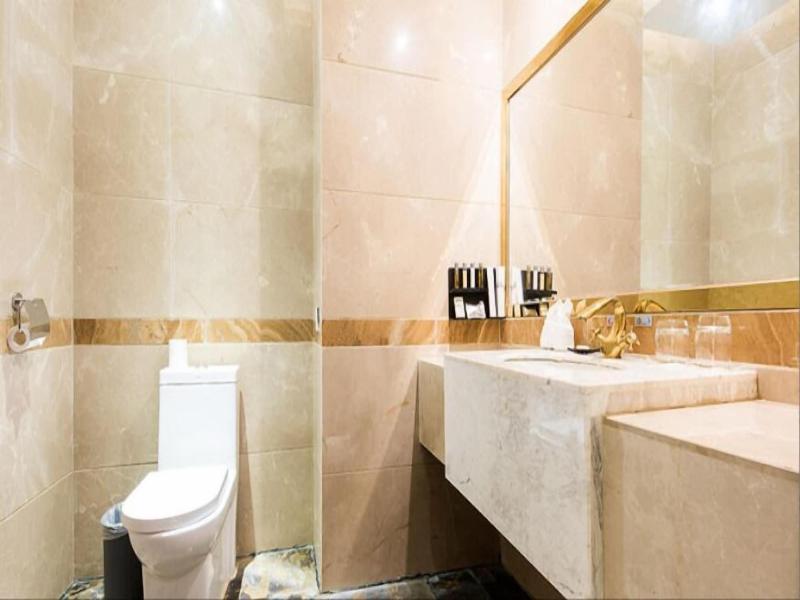 Kelly Wah International Hotel image
