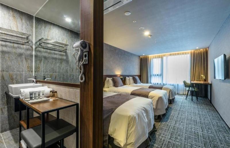 HotelWithCity image