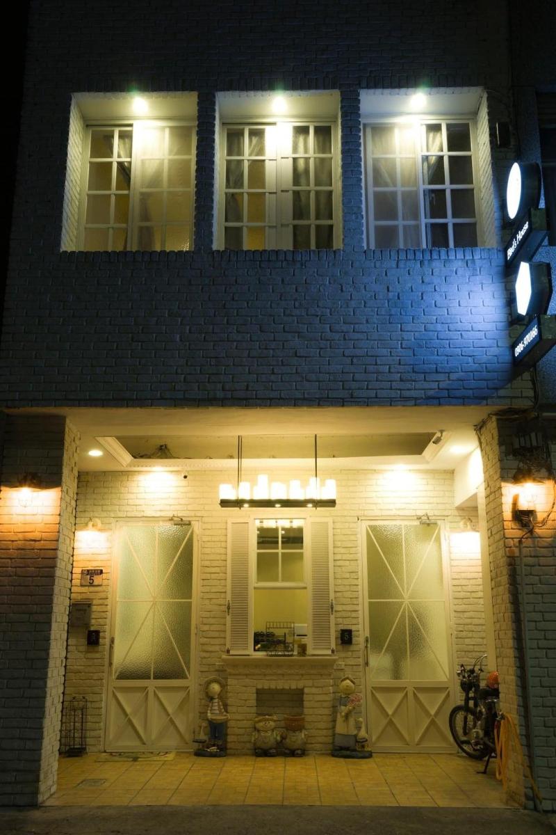 Hualien Bird's House Hostel image