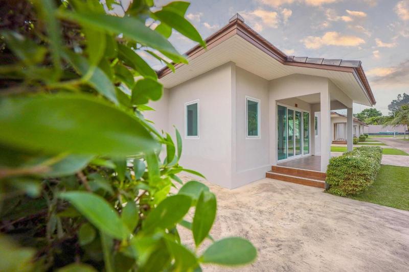 AKARD Private Villas Sattahip image