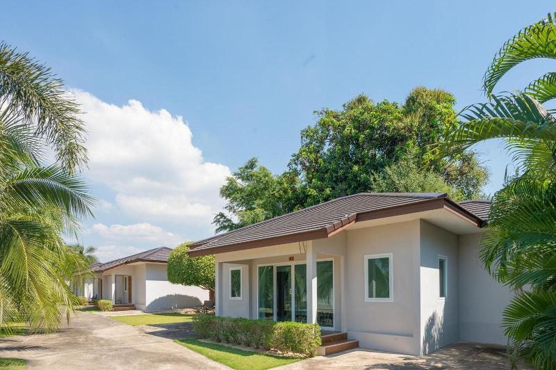 AKARD Private Villas Sattahip image