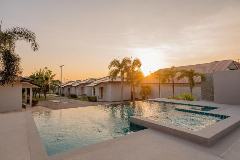 AKARD Private Villas Sattahip image