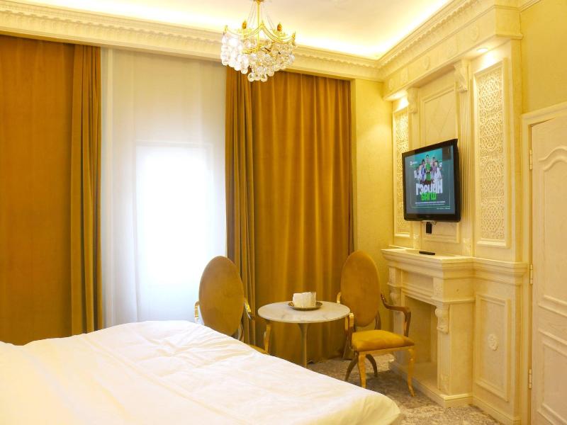 Elegance Hotel image