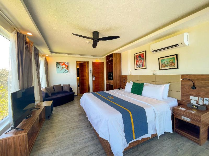 Casa Marco Suites image