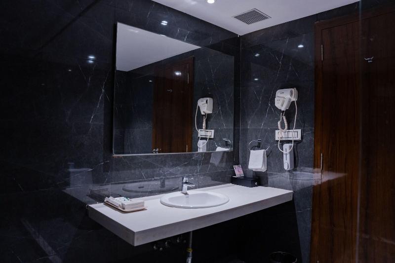 Oaktree Hotel 5