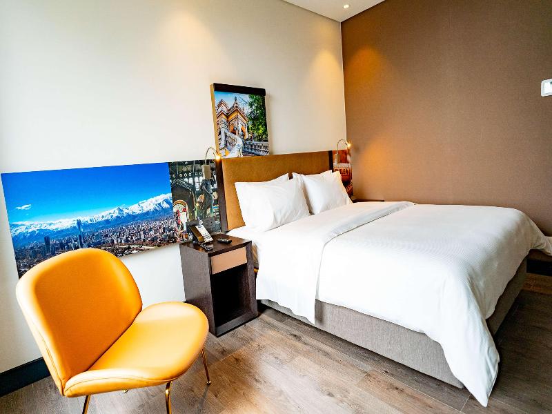 Hampton By Hilton Santiago Las Condes image