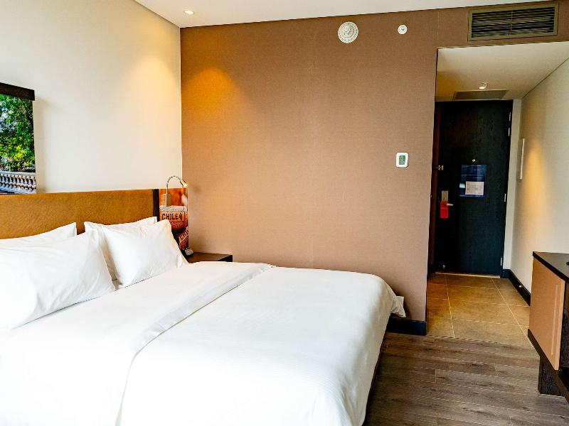 Hampton By Hilton Santiago Las Condes image