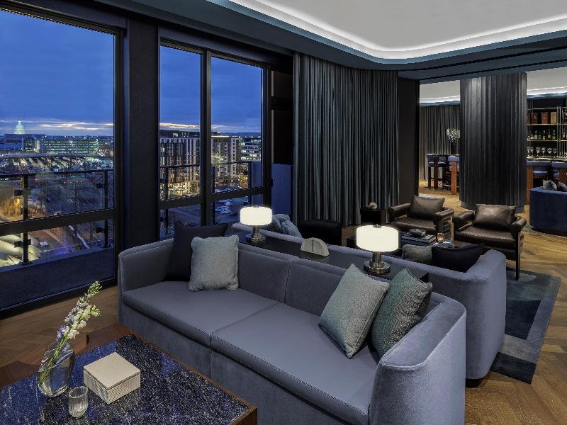 The Morrow Washington Dc, Curio Collection By Hilt image