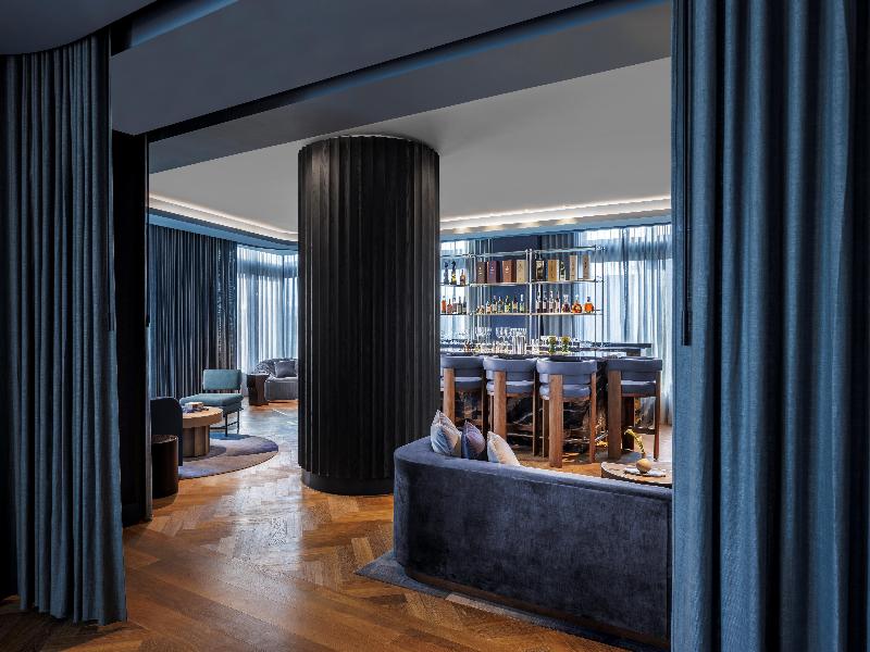 The Morrow Washington Dc, Curio Collection By Hilt image