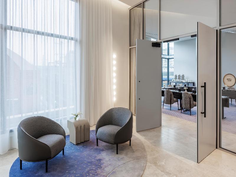 The Morrow Washington Dc, Curio Collection By Hilt image