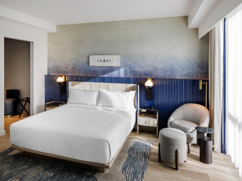The Morrow Washington Dc, Curio Collection By Hilt image