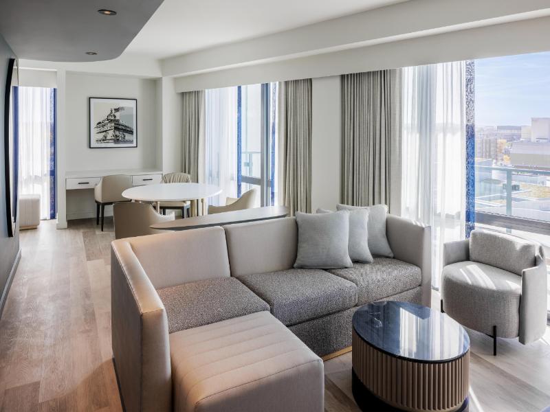 The Morrow Washington Dc, Curio Collection By Hilt image