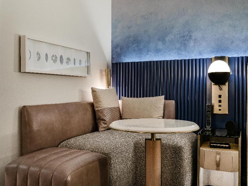 The Morrow Washington Dc, Curio Collection By Hilt image