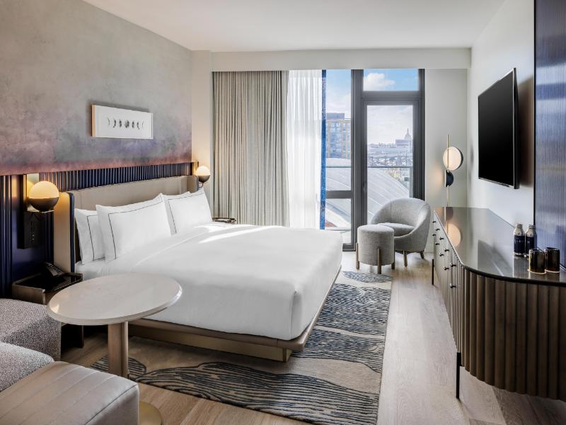 The Morrow Washington Dc, Curio Collection By Hilt image