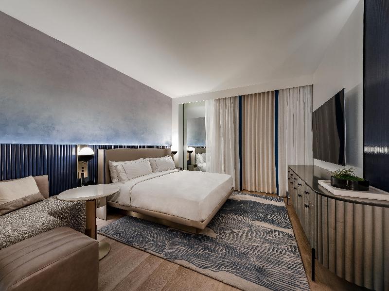 The Morrow Washington Dc, Curio Collection By Hilt image