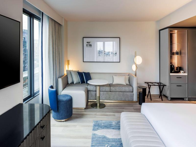 The Morrow Washington Dc, Curio Collection By Hilt image