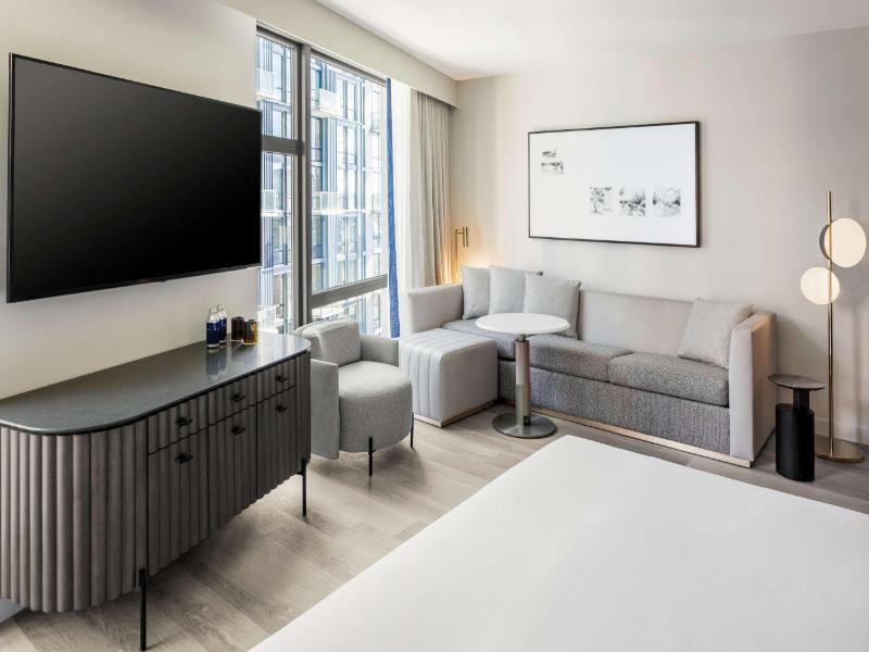 The Morrow Washington Dc, Curio Collection By Hilt image