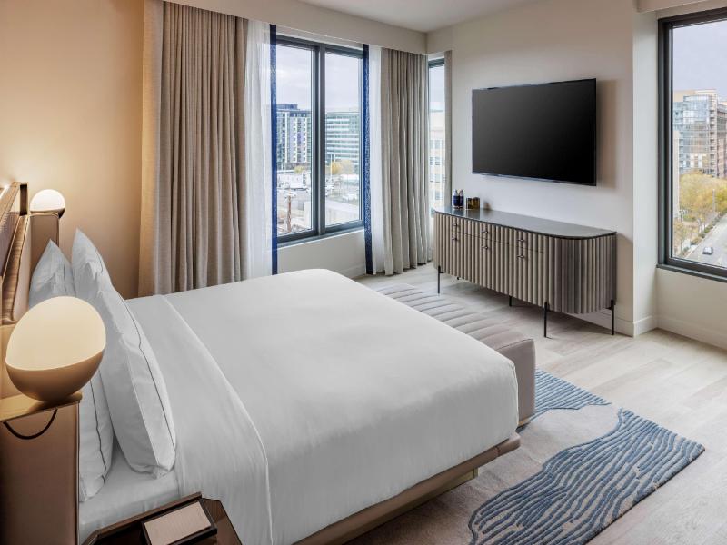 The Morrow Washington Dc, Curio Collection By Hilt image