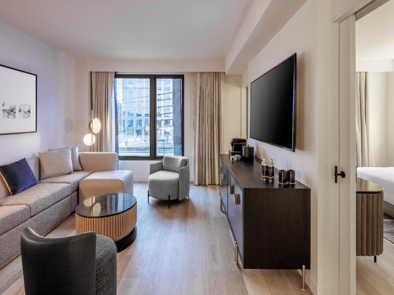 The Morrow Washington Dc, Curio Collection By Hilt image
