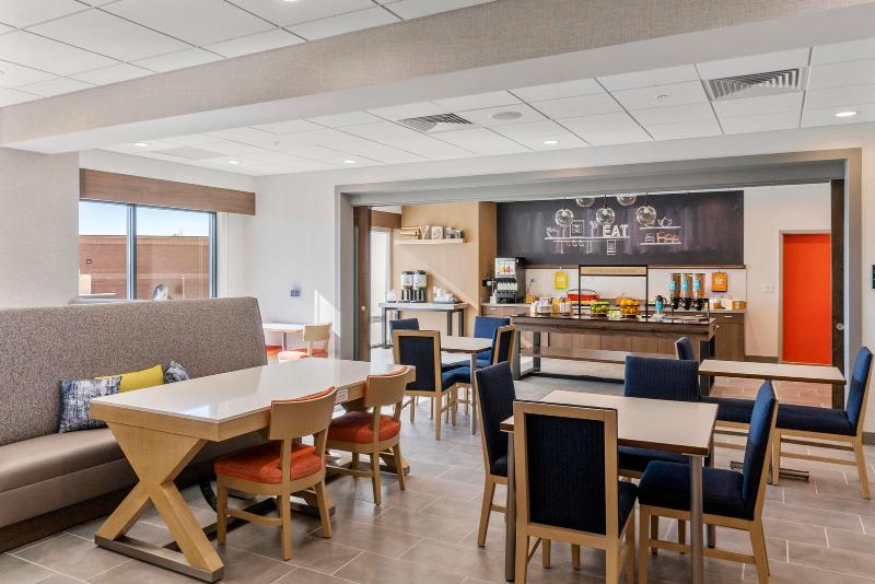 Hampton Inn Colorado Springs Northeast image