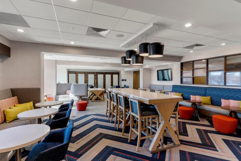 Hampton Inn Colorado Springs Northeast image