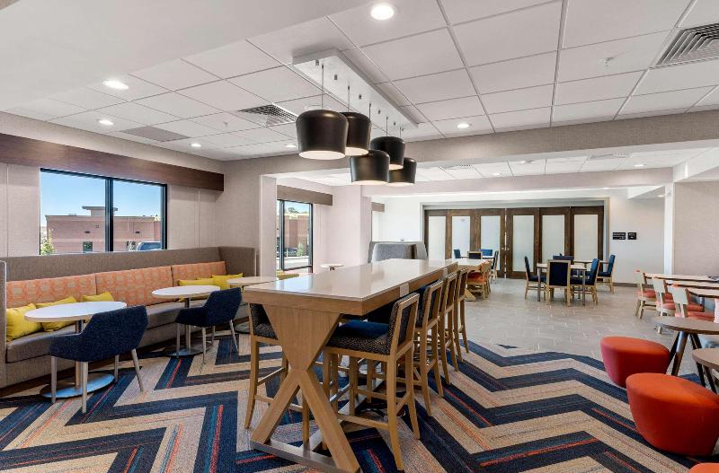 Hampton Inn Colorado Springs Northeast image