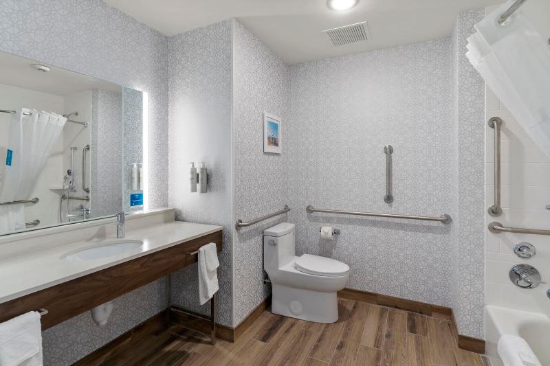 Hampton Inn Colorado Springs Northeast image