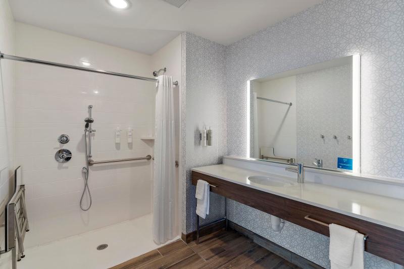 Hampton Inn Colorado Springs Northeast image