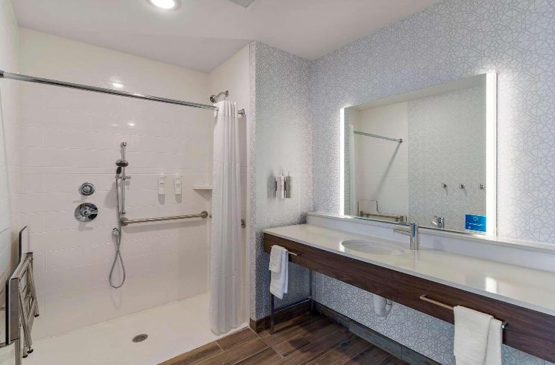 Hampton Inn Colorado Springs Northeast image