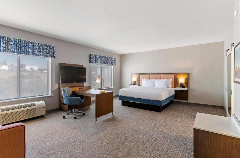 Hampton Inn Colorado Springs Northeast image
