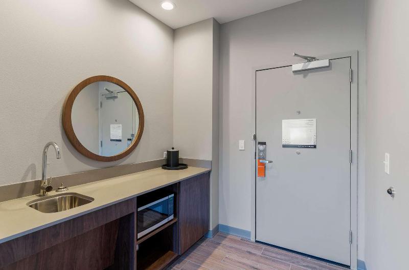 Hampton Inn Colorado Springs Northeast image