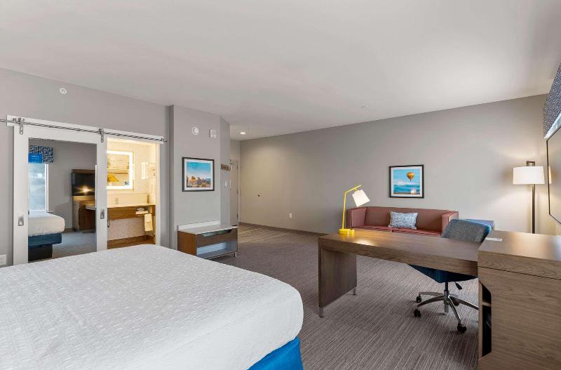 Hampton Inn Colorado Springs Northeast image