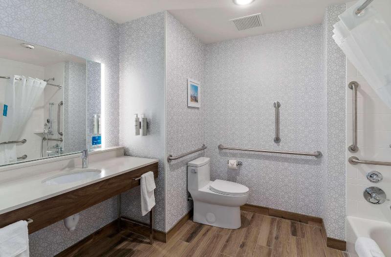 Hampton Inn Colorado Springs Northeast image