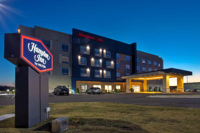 Hampton Inn By Hilton Paris image