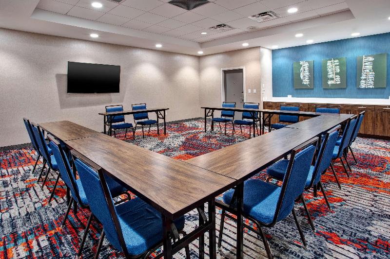 Hampton Inn By Hilton Paris image
