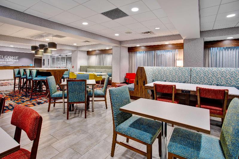 Hampton Inn By Hilton Paris image