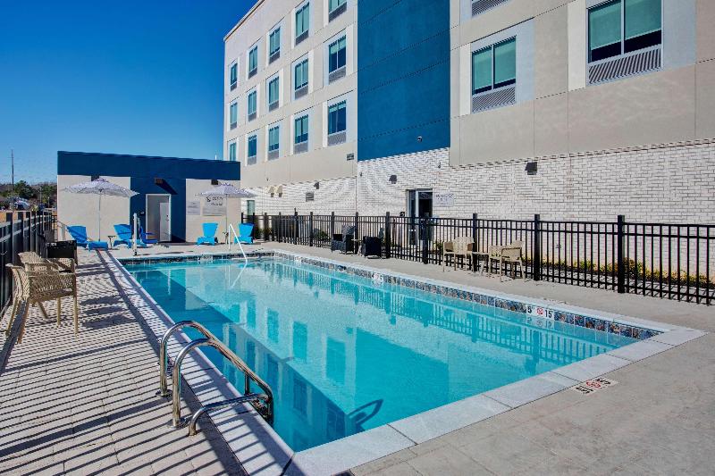 Hampton Inn By Hilton Paris image