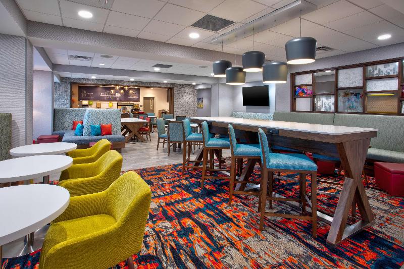 Hampton Inn By Hilton Paris image