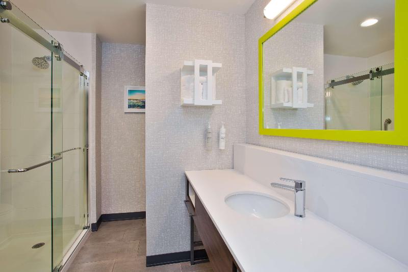 Hampton Inn By Hilton Paris image