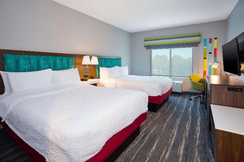 Hampton Inn By Hilton Paris image
