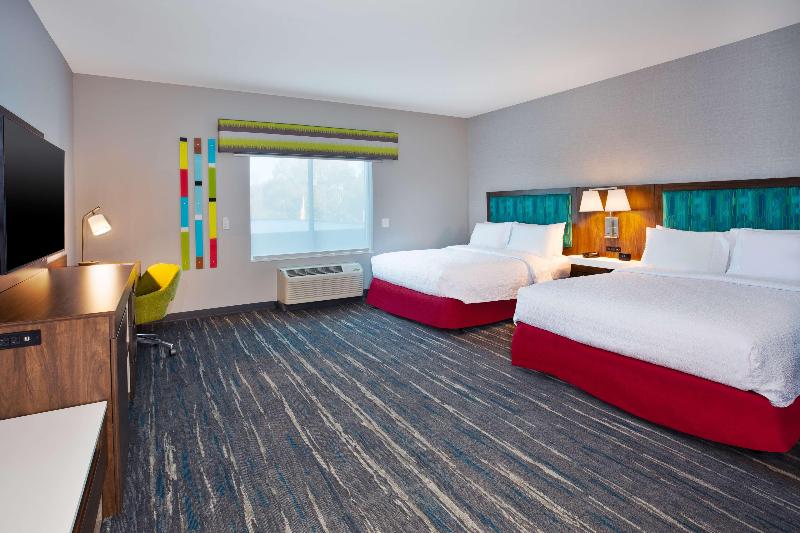 Hampton Inn By Hilton Paris image