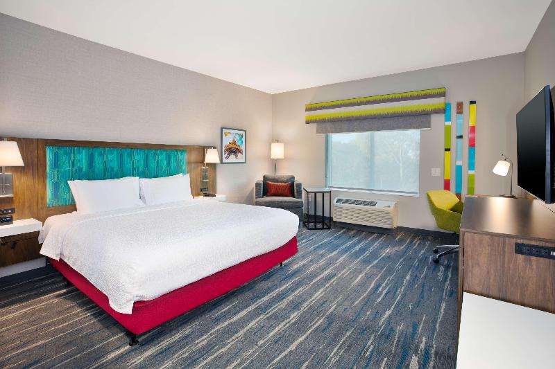 Hampton Inn By Hilton Paris image