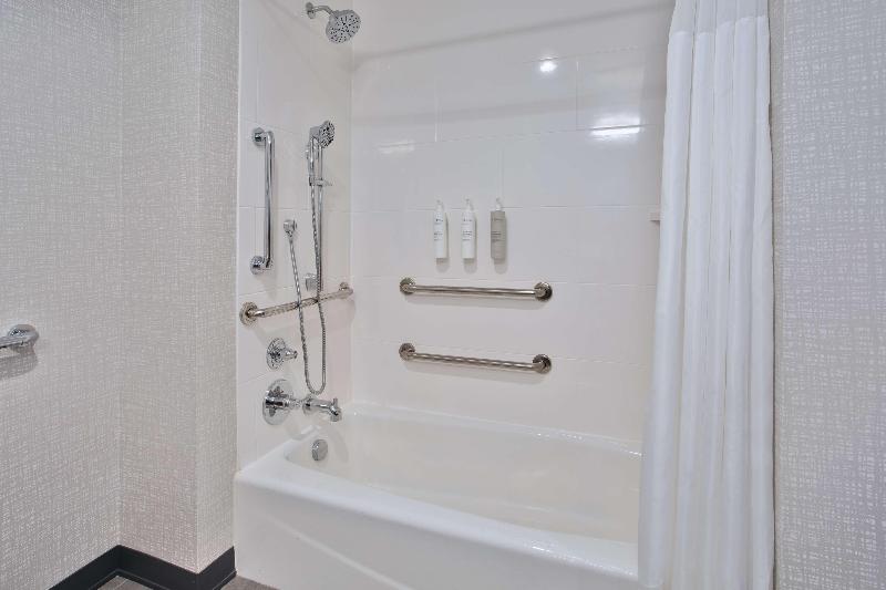 Hampton Inn By Hilton Paris image