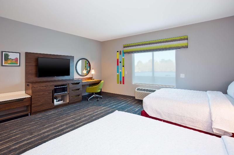 Hampton Inn By Hilton Paris image