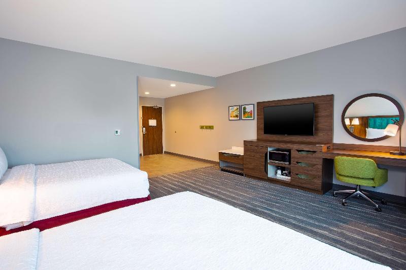 Hampton Inn By Hilton Paris image