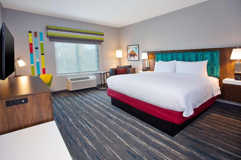 Hampton Inn By Hilton Paris image