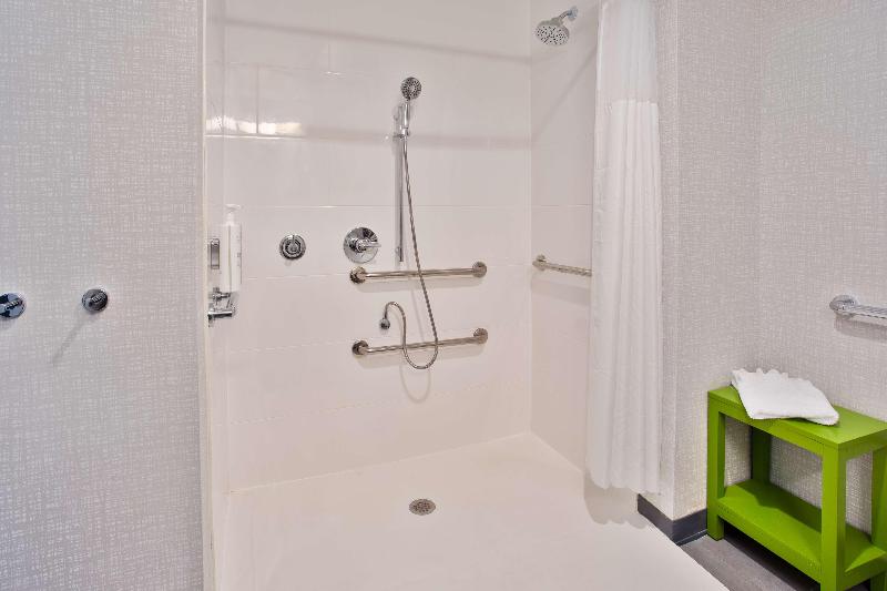Hampton Inn By Hilton Paris image