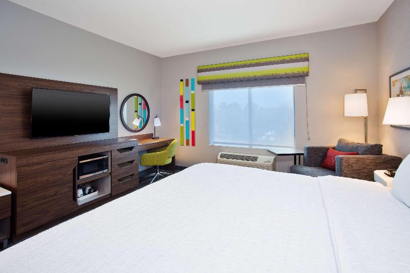 Hampton Inn By Hilton Paris image