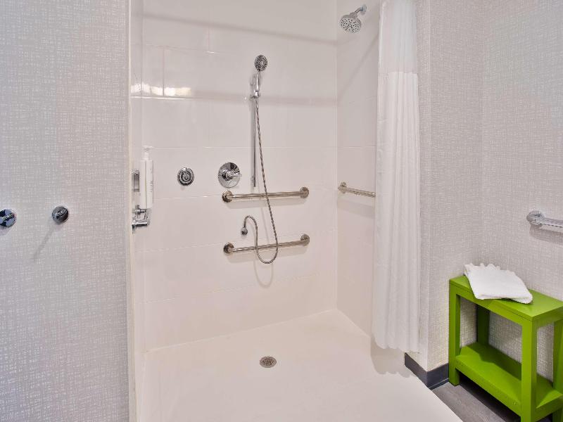 Hampton Inn By Hilton Paris image