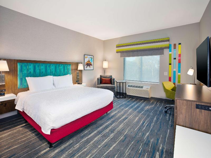 Hampton Inn By Hilton Paris image